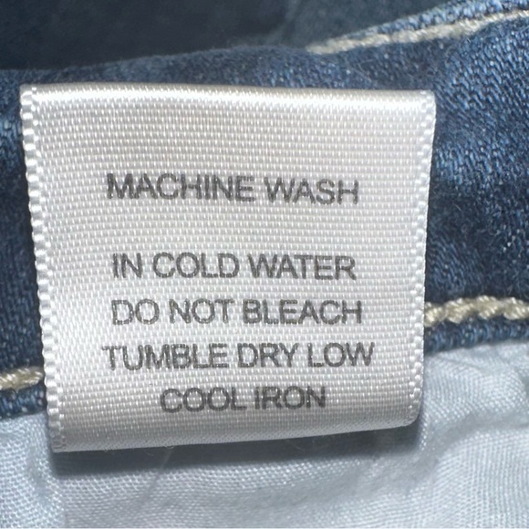 Judy Blue Women’s Full Size Mid Rise Cuffed Destroyed Boyfriend Jeans Size 5/27 - Picture 9 of 11